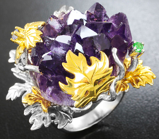 Серебряное кольцо с друзой аметиста, танзанитом и цаворитом
