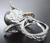 Серебряное кольцо с крупной морской жемчужиной, изумрудом, цаворитами и мозамбикскими гранатами Серебро 925