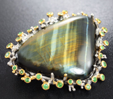 Серебряная брошь с тигровым глазом и цаворитами Серебро 925