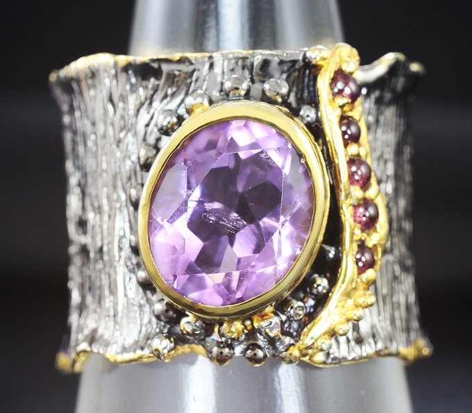 Серебряное кольцо с аметистом и родолитами