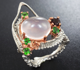 Серебряное кольцо с розовым кварцем, мозамбикским гранатом и диопсидами Серебро 925