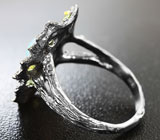 Серебряное кольцо с кристаллическим эфиопским опалом и перидотами Серебро 925