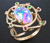 Золотое кольцо с ограненным эфиопским опалом, рубинами, цаворитами и бриллиантами Золото