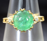 Золотое кольцо с уральским изумрудом 2,89 карат и лейкосапфирами Золото