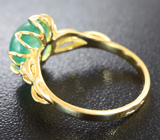 Золотое кольцо с уральским изумрудом 2,89 карат и лейкосапфирами Золото