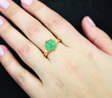 Золотое кольцо с уральским изумрудом 2,89 карат и лейкосапфирами Золото