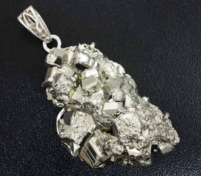 Серебряный кулон с пиритом