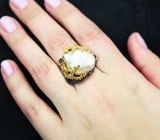 Серебряное кольцо с крупной жемчужиной барокко и родолитами Серебро 925