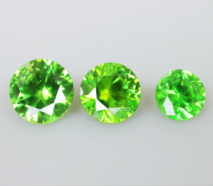 Набор из 3 уральских демантоидов 0,6 карат