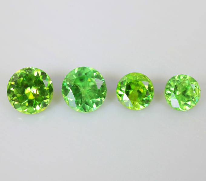 Набор из 4 уральских демантоидов 0,88 карат