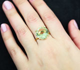 Золотое кольцо с зеленым аметистом авторской огранки 9,88 карат и лейкосапфирами Золото