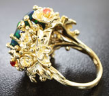 Фантастическая опалесценция! Золотое кольцо с ограненным черным опалом 7,15 карат, рубинами, цаворитами и бриллиантами Золото
