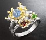 Серебряное кольцо с синим сапфиром, мозамбикским гранатом и диопсидами Серебро 925