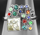 Кольцо c муассанитом, цаворитами гранатами и разноцветными сапфирами