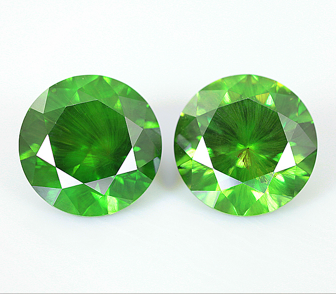 Эксклюзив! Пара уральских демантоидов гранатов 7,09 карат