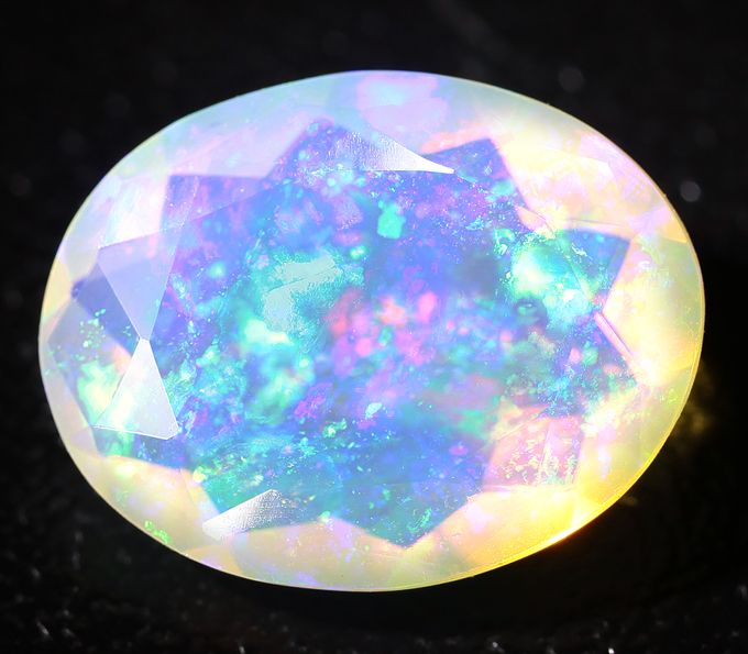 Ограненный эфиопский опал 2,58 карат