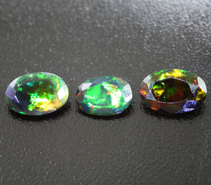 Набор из 3 ограненных черных опалов 3,04 карат