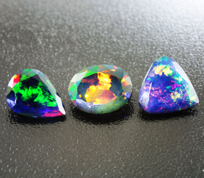 Набор из 3 ограненных черных опалов 4,6 карат