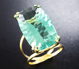 Золотое кольцо с чистейшим неоново-зеленым флюоритом лазерной огранки Золото