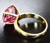 Золотое кольцо с красным турмалином 8,59 карат и бриллиантами Золото