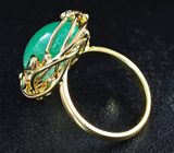 Золотое кольцо с кабошоном изумруда высокой чистоты с эффектом кошачьего глаза 10,1 карат и бриллиантами Золото