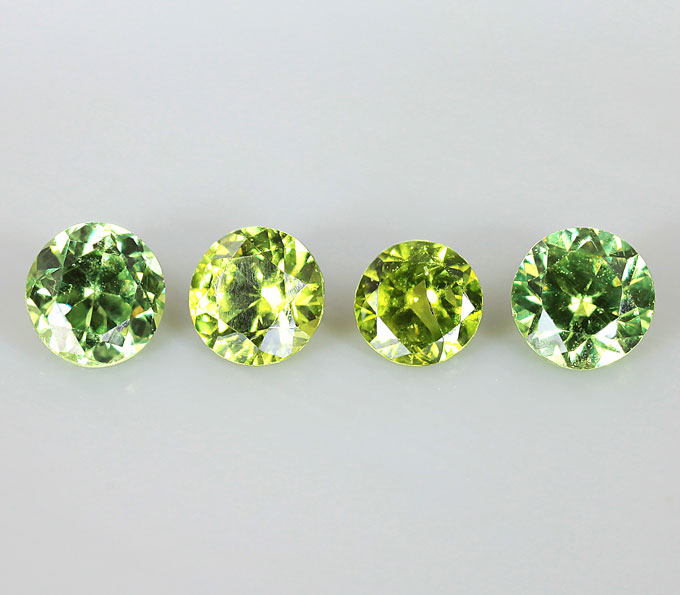 Высокая дисперсия! Набор из 4 уральских демантоидов 0,57 карат