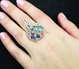 Оригинальное серебряное кольцо с голубыми топазами, кианитами и танзанитом
