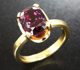 Кольцо с пурпурно-красной шпинелью Золото
