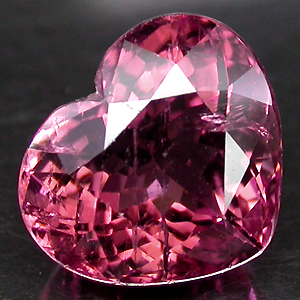Крупный рубеллит-сердце 9,1 карат