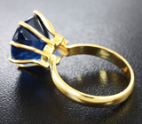 Золотое кольцо с крупным насыщенным флюоритом со сменой цвета 9,18 карат Золото