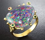 Золотое кольцо с превосходным австралийским триплет опалом, рубином и цаворитами Золото