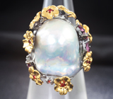 Серебряное кольцо с жемчужиной барокко, родолитами и разноцветными сапфирами Серебро 925