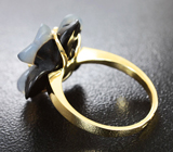 Золотое кольцо с резным цветком из оникса и кварца 8,17 карат, синими сапфирами Золото