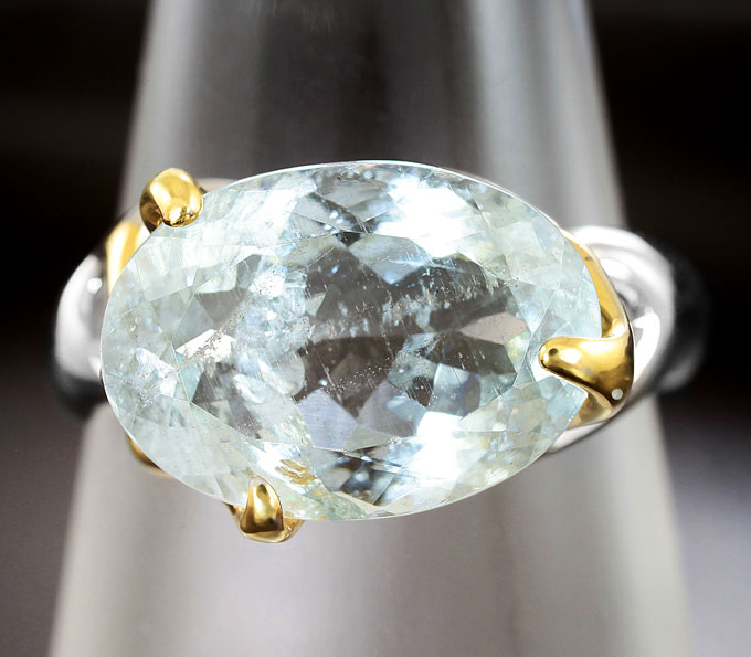 Серебряное кольцо с зеленым бериллом