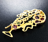 Золотая брошь «Божоле-нуво» с разноцветными фри-форм кабошонами и ограненными сапфирами Золото