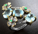 Серебряное кольцо с голубыми топазами и изумрудами Серебро 925