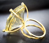 Золотое кольцо с крупным лимонным цитрином авторской огранки 45,28 карат и лейкосапфирами Золото