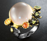 Серебряное кольцо c розовым кварцем, разноцветными сапфирами и перидотами Серебро 925