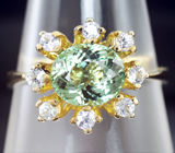 Золотое кольцо с «неоновым» мятно-зеленым турмалином 2,1 карат и лейкосапфирами Золото
