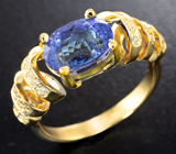 Золотое кольцо с насыщенным танзанитом 2,79 карат и бесцветными цирконами Золото