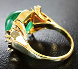 Золотое кольцо с крупным и ярким уральским изумрудом высокой чистоты 10,9 карат и бриллиантами Золото