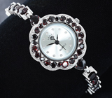 Часы с мозамбикскими гранатами на серебряном браслете Серебро 925