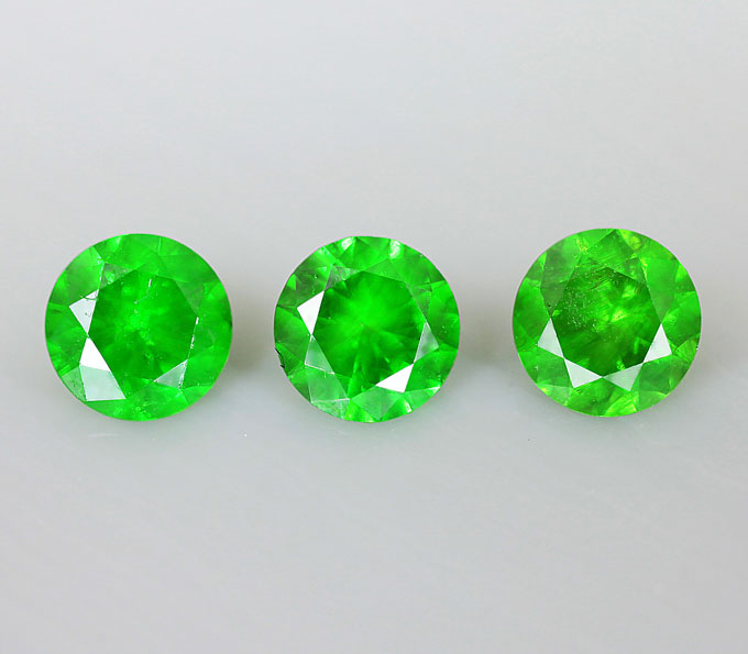 Топовый цвет! Высокая дисперсия! Набор из 3 уральских демантоидов гранатов 0,58 карат