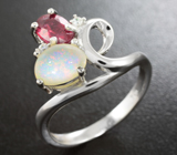 Прелестное серебряное кольцо с рубином и кристаллическим опалом Серебро 925