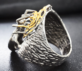 Серебряное кольцо «Паук»  с аммолитом аммонита и синим сапфиром Серебро 925