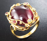Золотое кольцо с рубином 18+ карат, оранжевыми и бесцветными сапфирами Золото