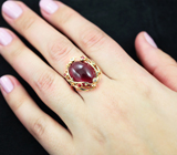 Золотое кольцо с рубином 18+ карат, оранжевыми и бесцветными сапфирами Золото