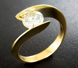 Золотое кольцо с бесцветным муассанитом 0,99 карат Золото