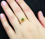 Золотое кольцо с зеленым сфеном авторской огранки 0,59 карат и бриллиантами Золото