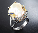 Серебряное кольцо с  жемчужиной барокко и синими сапфирами Серебро 925